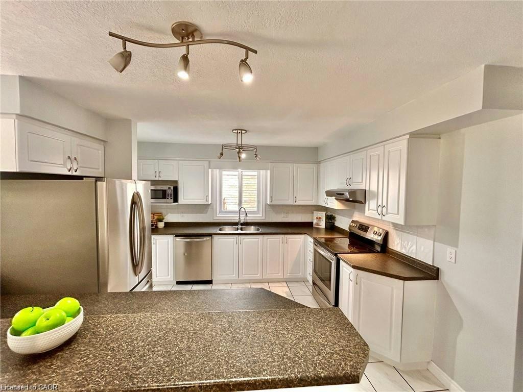 293 Doon Mills Drive, Kitchener, ON, N2P 2R8 - 4
