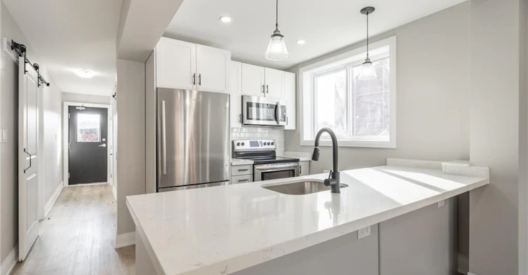 2-1212 Cannon Street E, Hamilton, ON, L8H 1T9 - 2