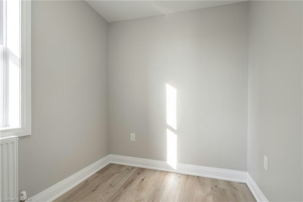 2-1212 Cannon Street E, Hamilton, ON, L8H 1T9 - 11