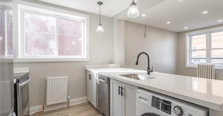2-1212 Cannon Street E, Hamilton, ON, L8H 1T9