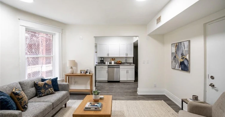 2-709 Main E Street, Hamilton, ON, L8M 1K8