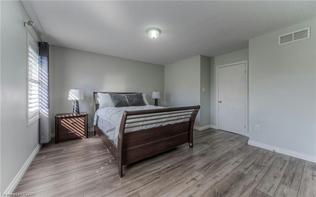 Upper Level-308 Colton Circle, Kitchener, ON, N2A 4K1 - 16