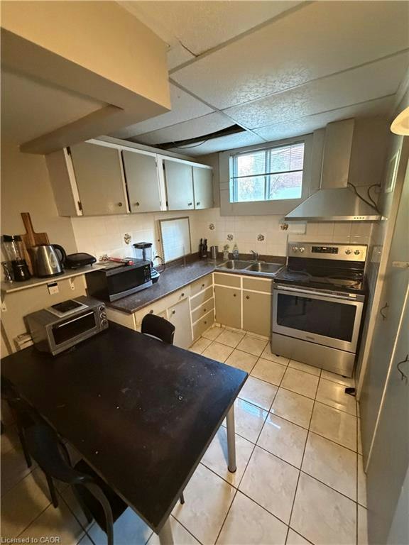Lower-10 Cardill Crescent, Waterloo, ON, N2L 3Y6 - 9