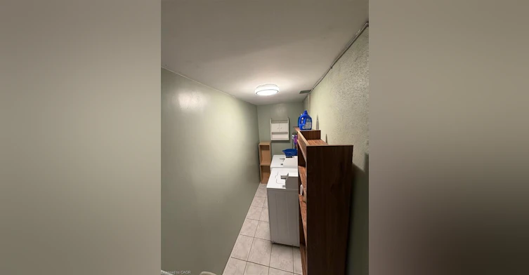 Lower-10 Cardill Crescent, Waterloo, ON, N2L 3Y6 - 7