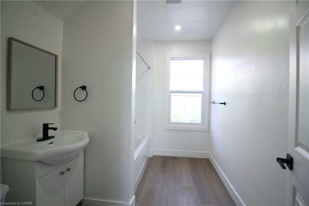 B-313 Wentworth Street N, Hamilton, ON, L8L 5V9 - 8
