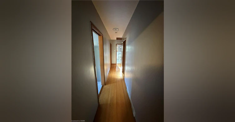 Upper Level-10 Cardill Crescent, Waterloo, ON, N2L 3Y6 - 11