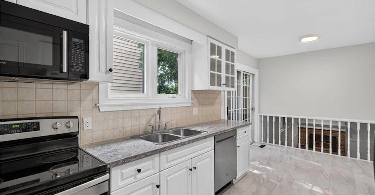 3401 Rockwood Drive, Burlington, ON, L7N 3H6 - 11