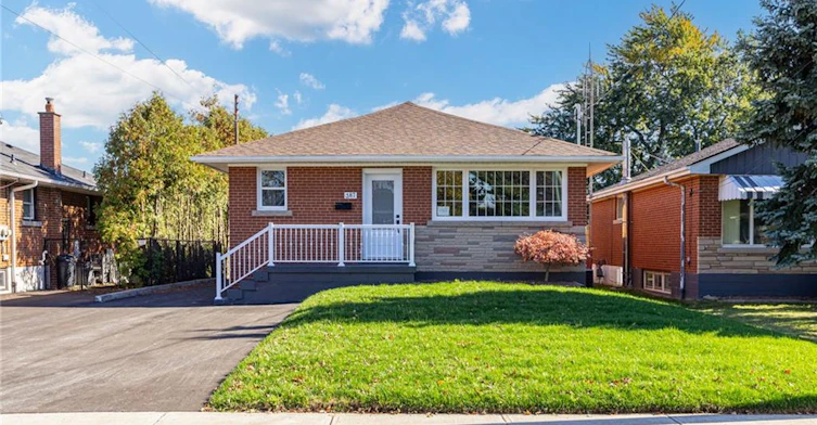 Upper-387 East 19th Street, Hamilton, ON, L9A 4S9