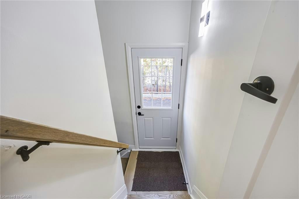 Lower-387 East 19th Street, Hamilton, ON, L9A 4S9 - 4