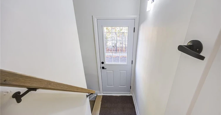 Lower-387 East 19th Street, Hamilton, ON, L9A 4S9 - 4