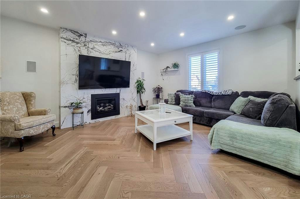9 Cedarlawn Court, Hamilton, ON, L9C 7J9 - 8