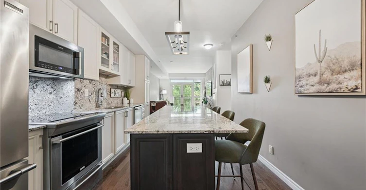 208-34 Plains Road E, Burlington, ON, L7T 0B9 - 9