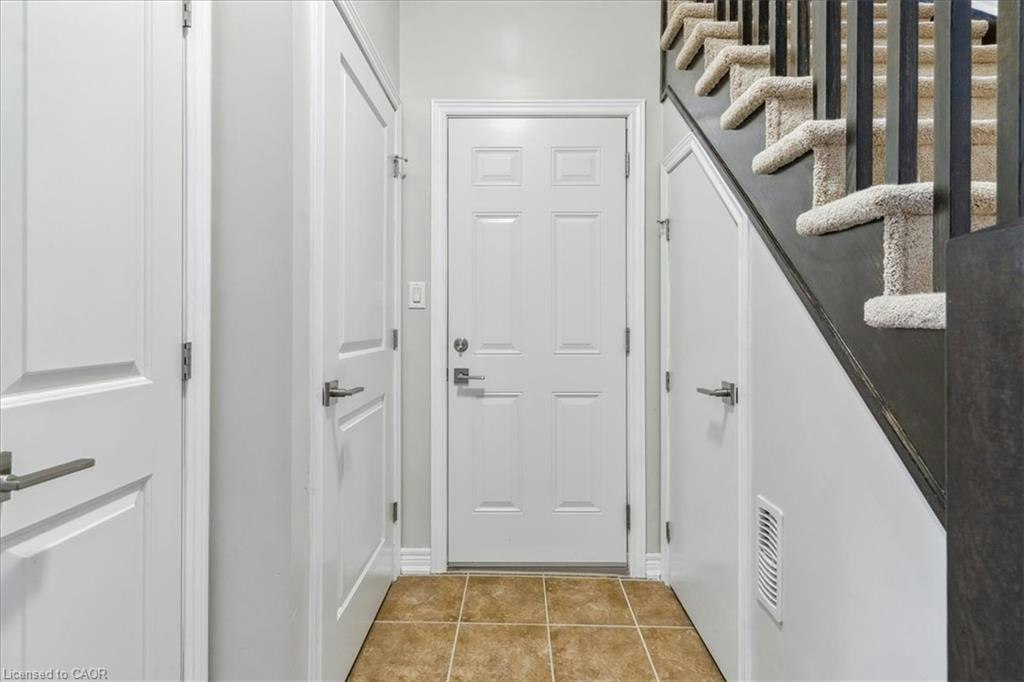 209 Westbank Trail, Hamilton, ON, L8J 0H4 - 8