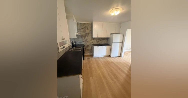 33 Stone Church Road W, Hamilton, ON, L9B 1A1 - 4