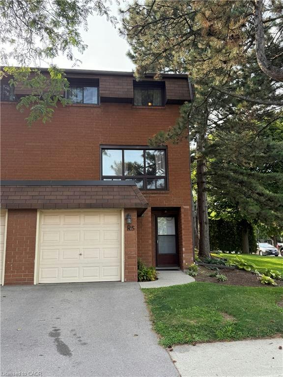 R5-444 Stone Church Road W, Hamilton, ON, L9B 1R1