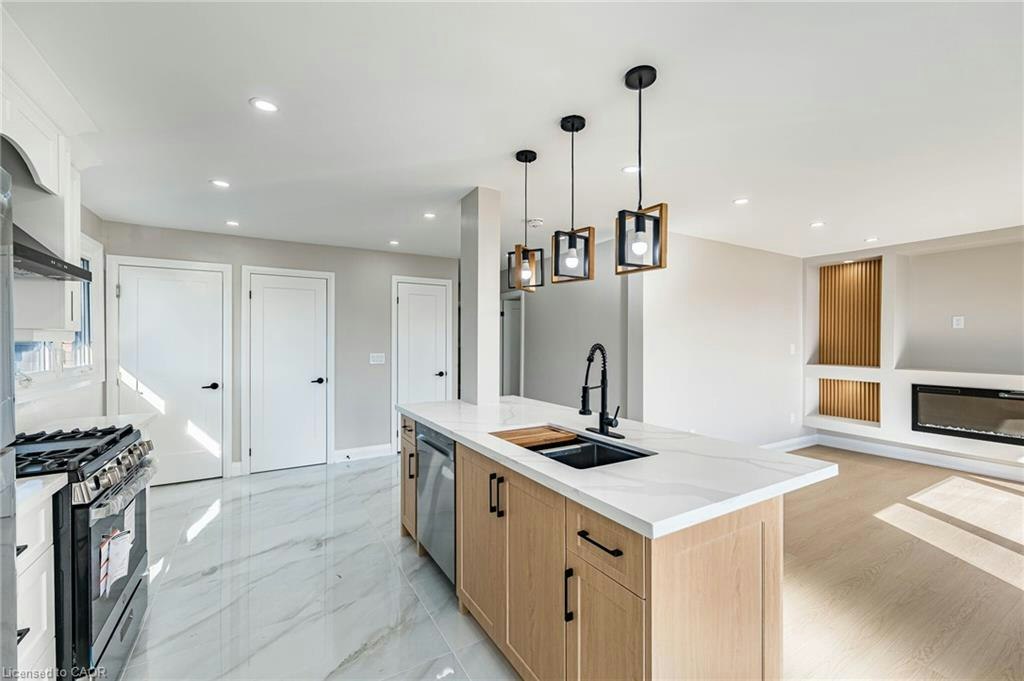 Upper-135 Nugent Drive, Hamilton, ON, L8H 2N3 - 2