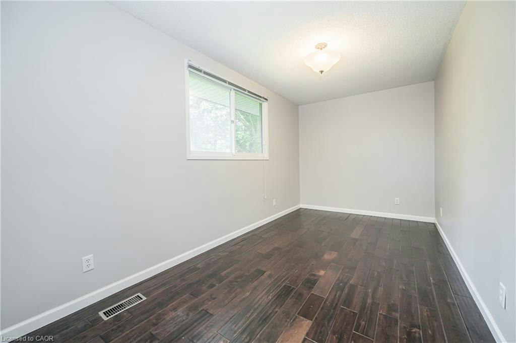 UPPER-328 Breezewood Crescent, Waterloo, ON, N2L 5K5 - 23