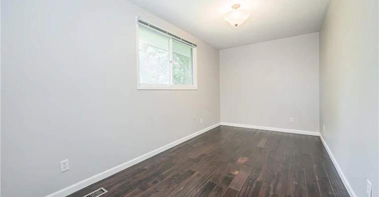 UPPER-328 Breezewood Crescent, Waterloo, ON, N2L 5K5 - 23