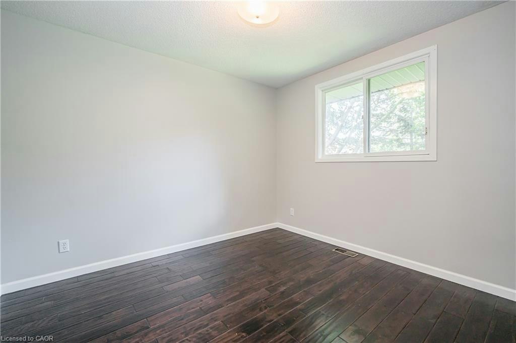 UPPER-328 Breezewood Crescent, Waterloo, ON, N2L 5K5 - 21