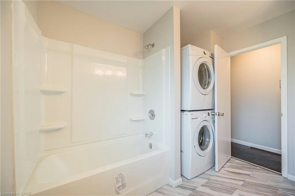 UPPER-328 Breezewood Crescent, Waterloo, ON, N2L 5K5 - 26