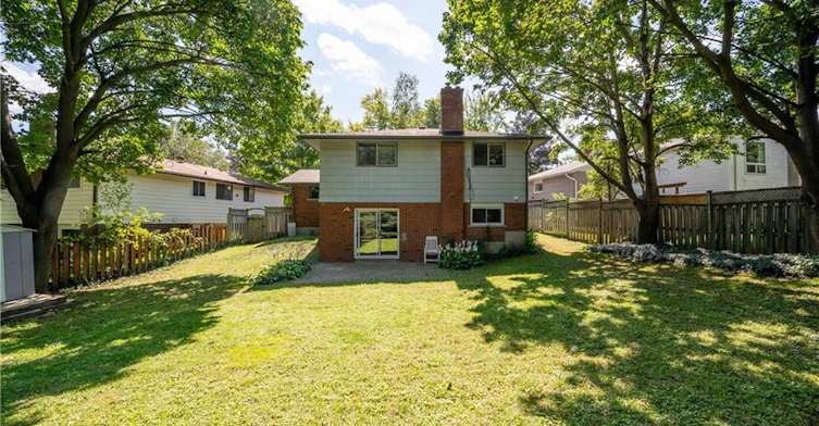 UPPER-328 Breezewood Crescent, Waterloo, ON, N2L 5K5 - 31
