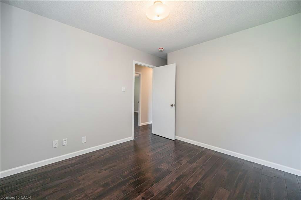 UPPER-328 Breezewood Crescent, Waterloo, ON, N2L 5K5 - 22
