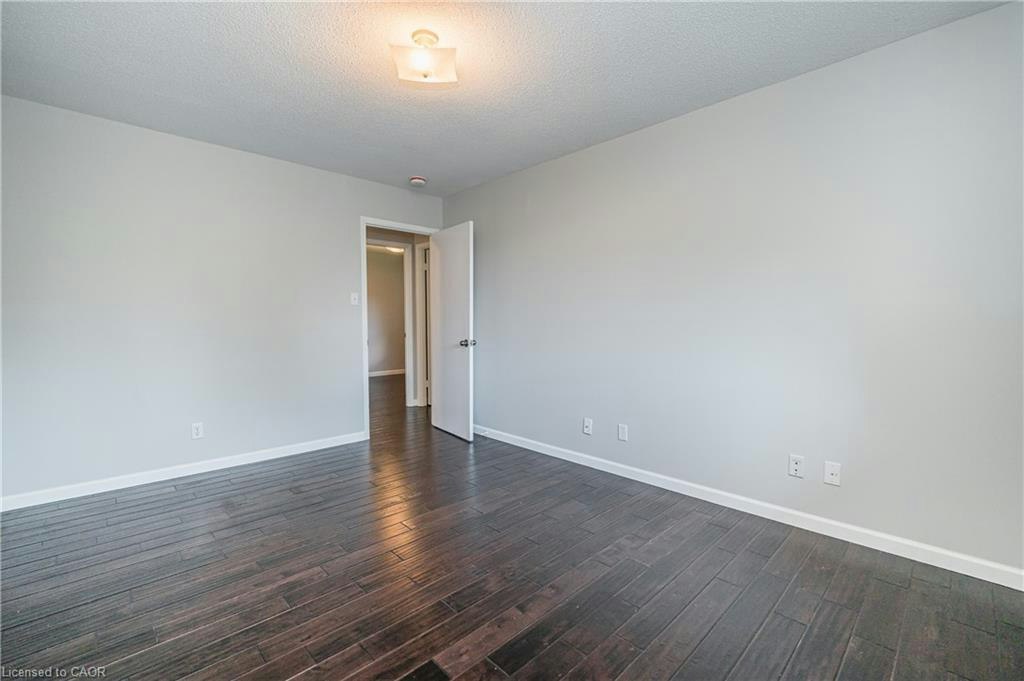 UPPER-328 Breezewood Crescent, Waterloo, ON, N2L 5K5 - 20