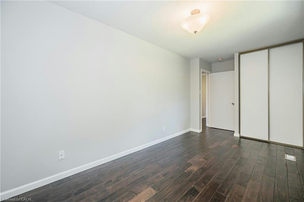 UPPER-328 Breezewood Crescent, Waterloo, ON, N2L 5K5 - 24