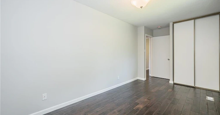 UPPER-328 Breezewood Crescent, Waterloo, ON, N2L 5K5 - 24
