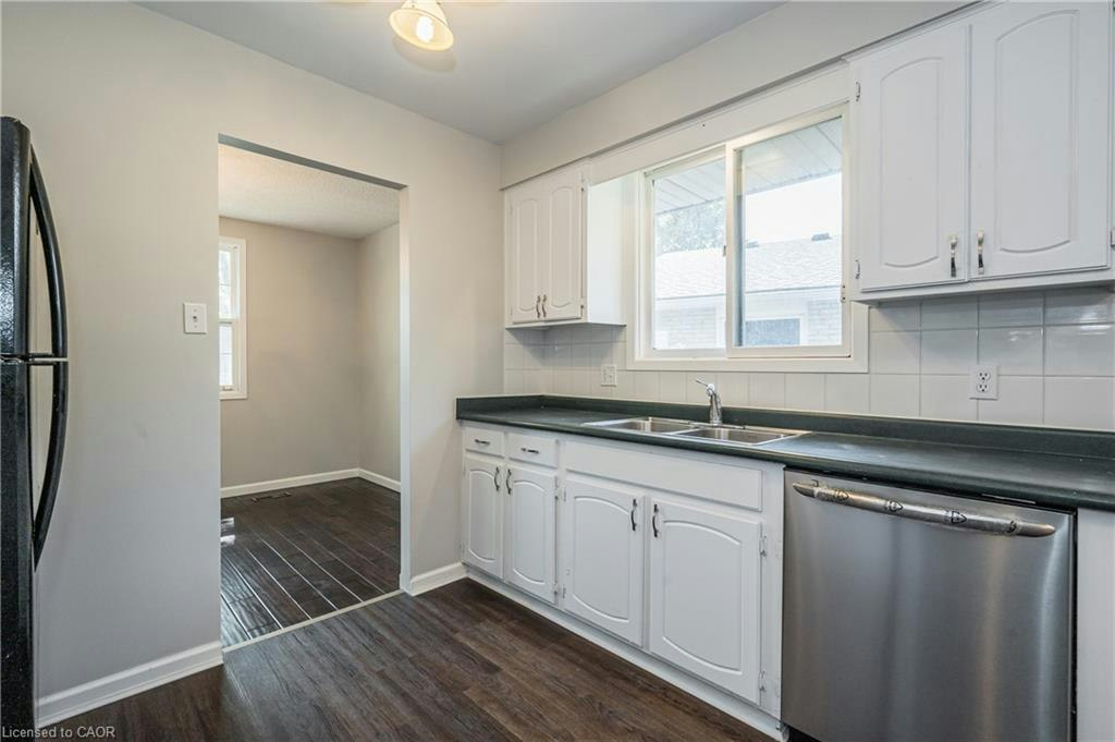 UPPER-328 Breezewood Crescent, Waterloo, ON, N2L 5K5 - 16