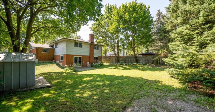 UPPER-328 Breezewood Crescent, Waterloo, ON, N2L 5K5 - 28