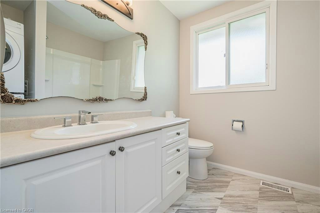 UPPER-328 Breezewood Crescent, Waterloo, ON, N2L 5K5 - 25
