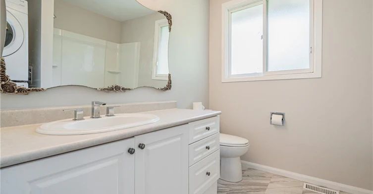UPPER-328 Breezewood Crescent, Waterloo, ON, N2L 5K5 - 25