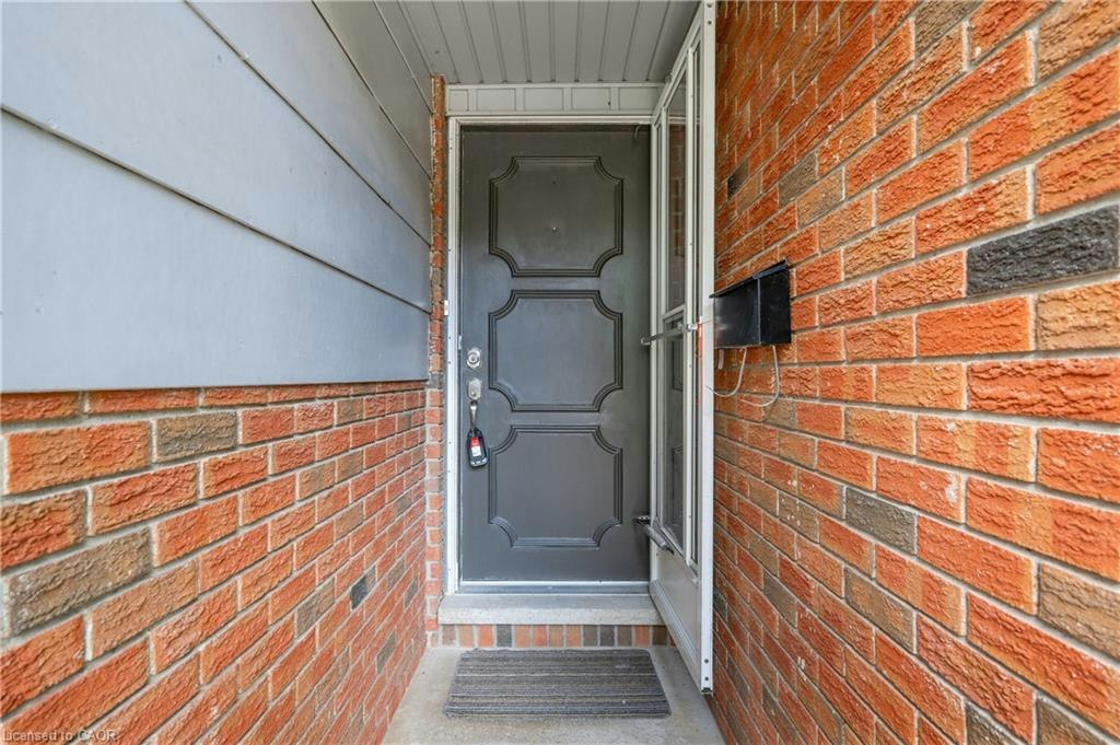 UPPER-328 Breezewood Crescent, Waterloo, ON, N2L 5K5 - 5