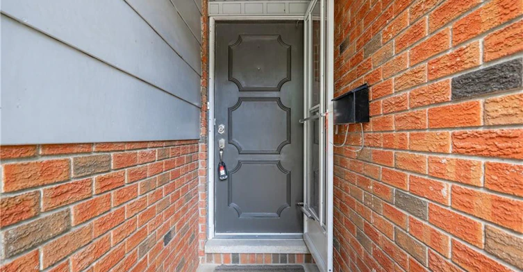 UPPER-328 Breezewood Crescent, Waterloo, ON, N2L 5K5 - 5