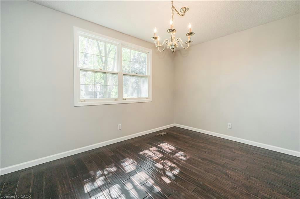 UPPER-328 Breezewood Crescent, Waterloo, ON, N2L 5K5 - 11
