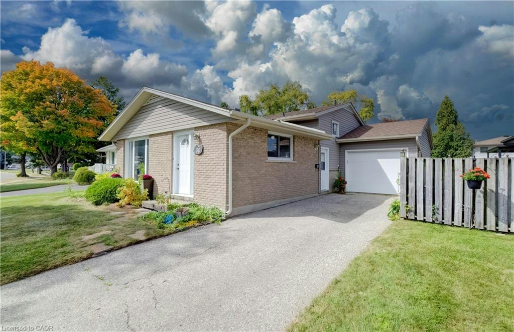 30 Kingswood Drive, Kitchener, ON, N2E 1A7