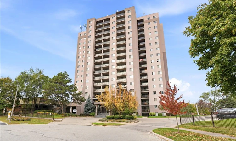 1501-975 Warwick Court