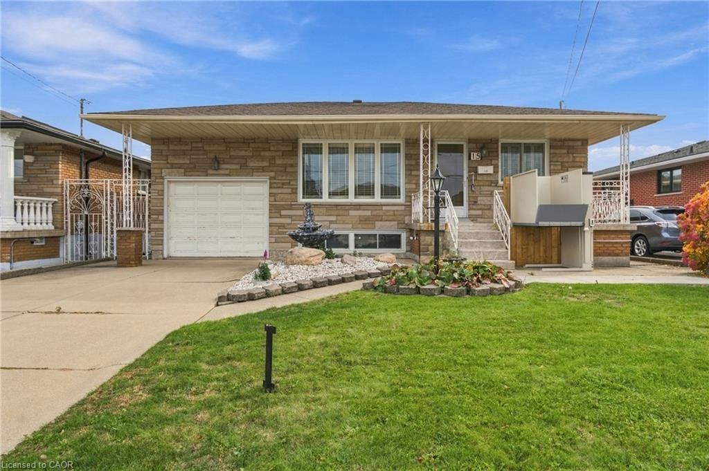 15 Flora Drive, Hamilton, ON, L8G 3Y9