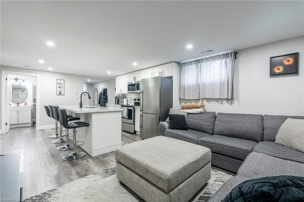 Lower-242 West 17th Street, Hamilton, ON, L9C 4G2