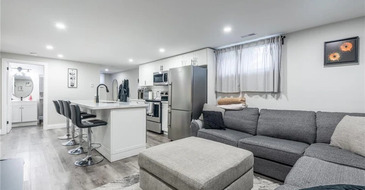Lower-242 West 17th Street, Hamilton, ON, L9C 4G2