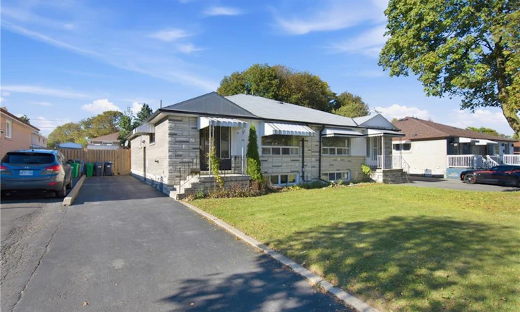 16 Avondale Boulevard