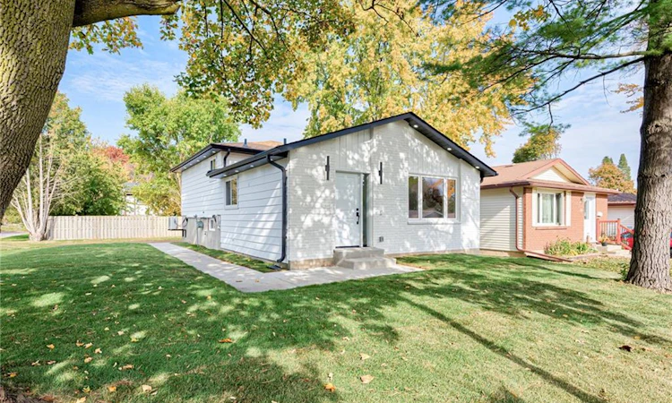 6 Hillside Drive