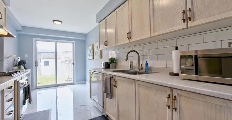 38 Pine Gate Place, Whitby, ON, L1R 2M6 - 4