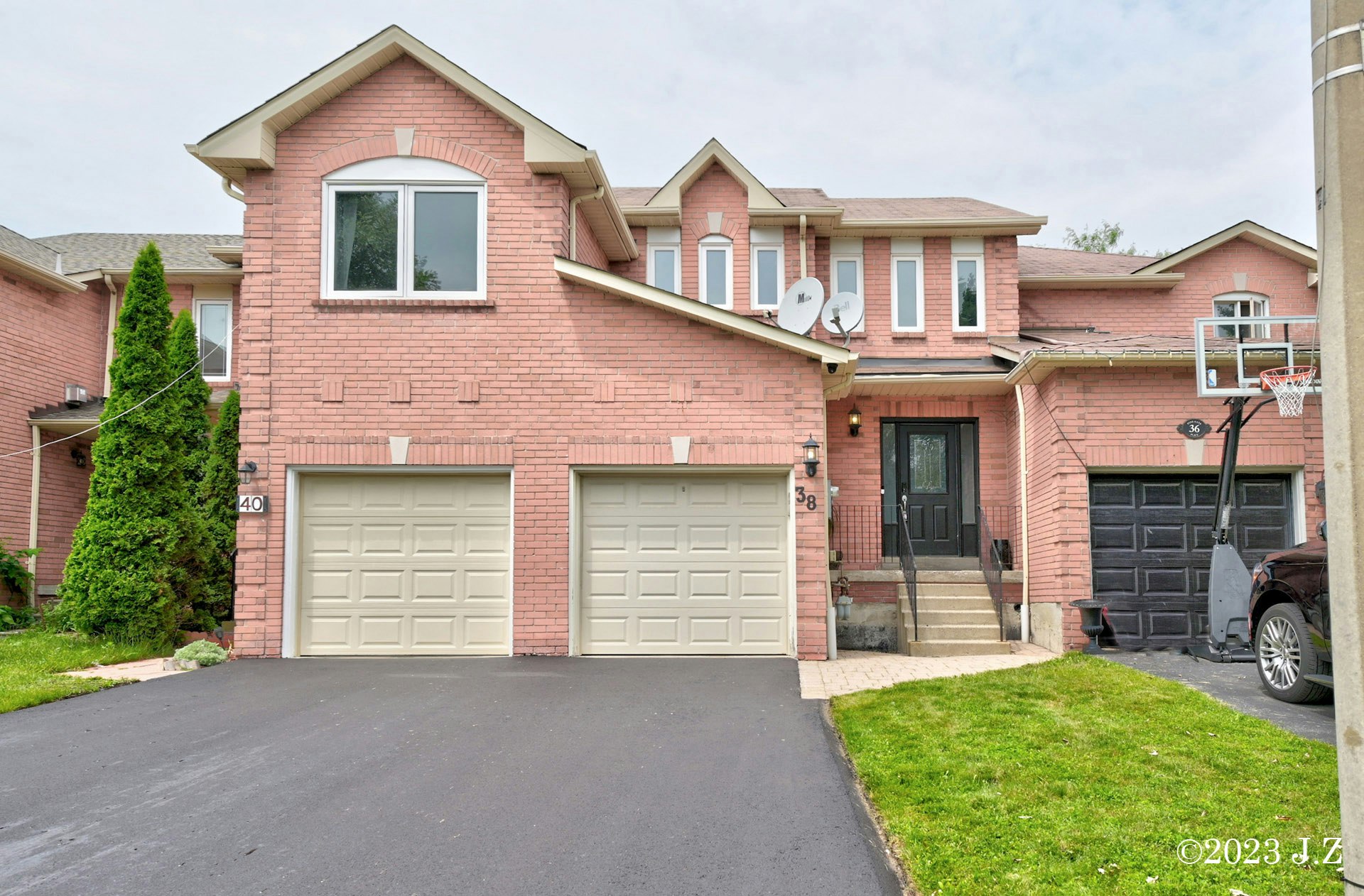 38 Pine Gate Place, Whitby, ON, L1R 2M6