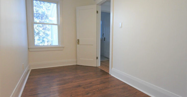 Main-19A Hiawatha Road, Toronto, ON, M4L 2X7 - 15