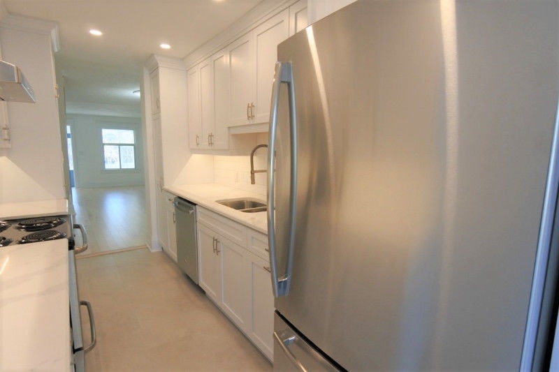 Main-19A Hiawatha Road, Toronto, ON, M4L 2X7 - 7