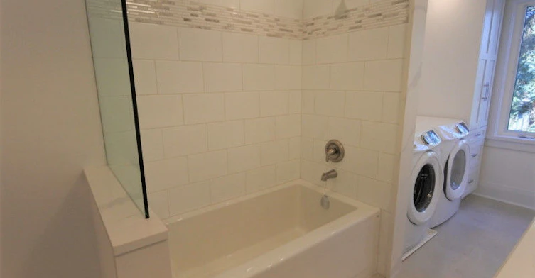 Main-19A Hiawatha Road, Toronto, ON, M4L 2X7 - 10