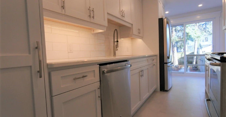 Main-19A Hiawatha Road, Toronto, ON, M4L 2X7 - 6