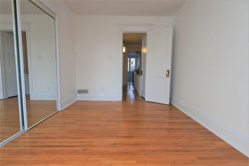 Main-19A Hiawatha Road, Toronto, ON, M4L 2X7 - 14